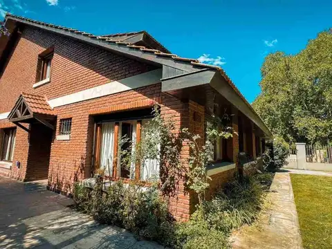 Casa 5 ambientes con 3 baños