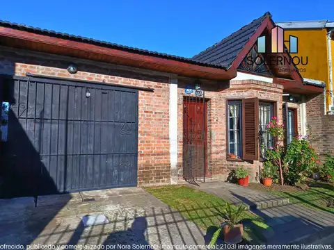 CHALET, 6 AMB, PARQUE, GARAGE, 2 DORMITORIOS, APTO CREDITO