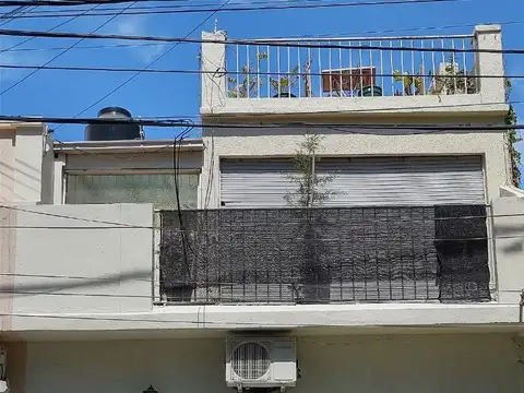 Depto Tipo Casa 4 ambientes con 2 baños