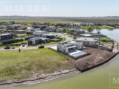 Casa 6 ambientes con 2 baños