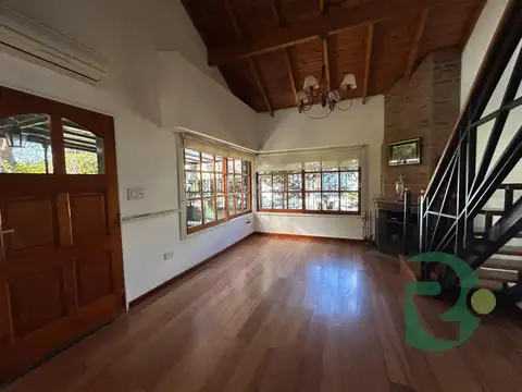 Venta Casa.4 amb.c/pileta. Hurlingham IMPECABLE 