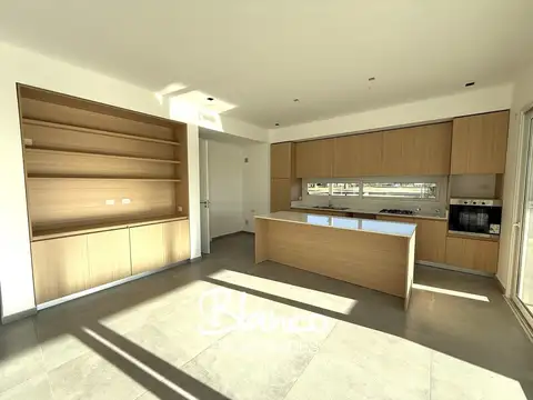 Casa 5 ambientes con 4 baños