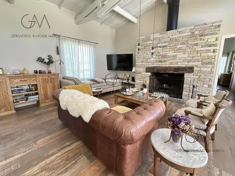 Casa 5 ambientes con 3 baños