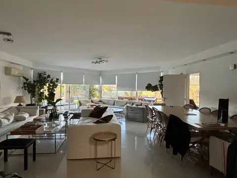Casa 5 ambientes con 4 baños