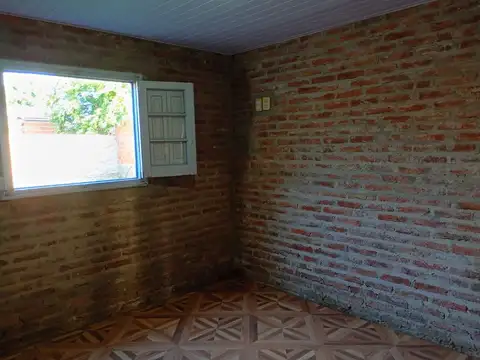 Casa 3 ambientes con 1 baño