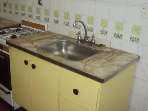 Depto Tipo Casa en Alquiler en Moron Sur, $ 750.000