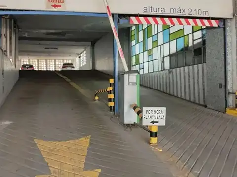 COCHERA FIJA GRANDE Ingreso por Rampa de doble circulacion -4 piso-Seguridad  24 hs.-Edif NAMUNCURA