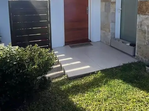 Depto Tipo Casa en Venta con 1 cocheras