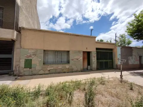 Casa Mixta a Metros De Calle Paso De Los Andes