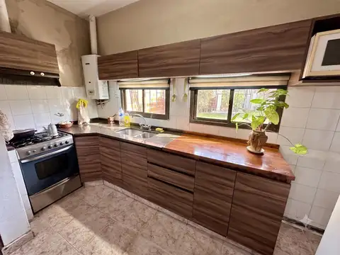Casa 5 ambientes con 2 baños