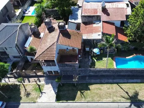 CASA 4 AMBIENTES EN VENTA MONTE GRANDE CON PILETA