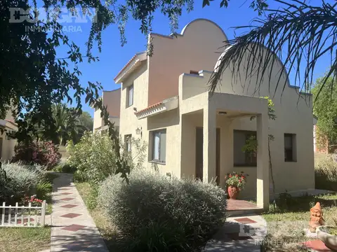 Casa en Venta con 4 cocheras