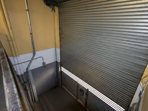 GALPON EN VENTA EN CABALLITO CON OFICINAS.