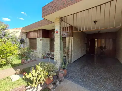 CASA PARQUE PILETA COCHERA