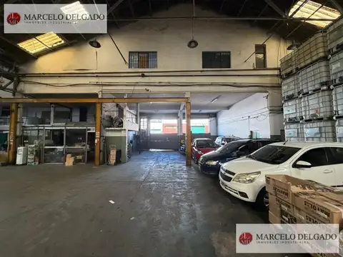 Galpón - Depósito  de 2400 m2. en Avelladeda - VENTA - ALQUILER