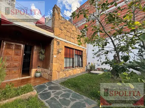Casa 5 ambientes con 2 baños