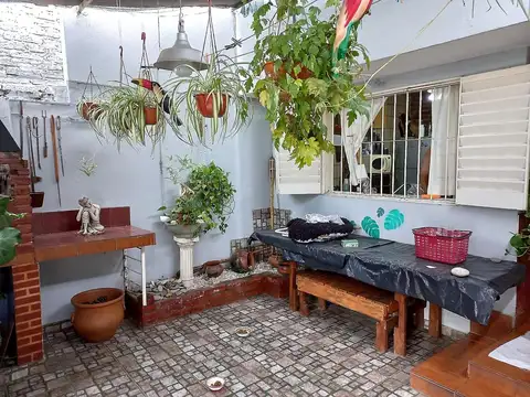 CASA EN PLANTA ALTA DE 3 DORMITORIOS, BARRIO ALBERDI