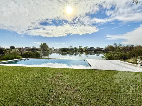 Casa 6 ambientes con 4 baños