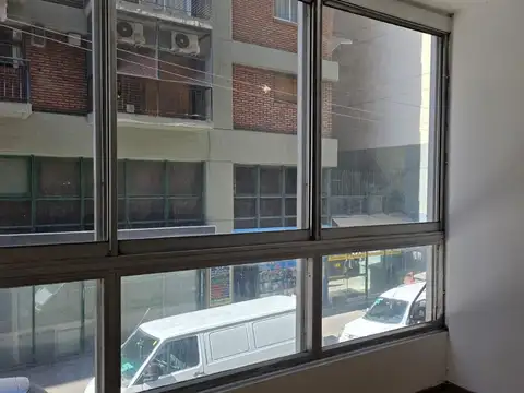 VENTA EXCELENTE OFICINA AL FRENTE EN SAN NICOLÁS