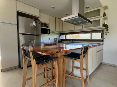 Casa en Alquiler en Roldan, USD 2.700
