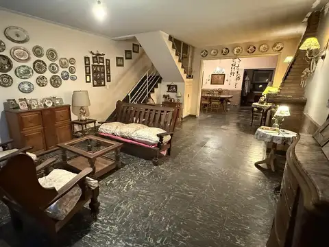 Casa 5 ambientes con 2 baños