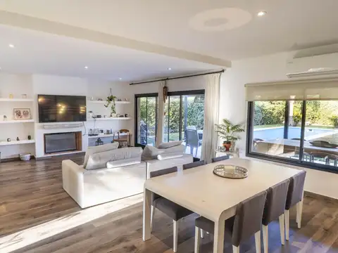 Casa 5 ambientes con 2 baños