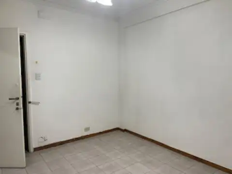 Avenida Escalada 100, Piso 1°