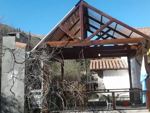 SE VENDE IMPONENTE CASA 3 DORMITORIOS EN LA FALDA