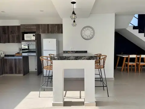 Casa 4 ambientes con 3 baños