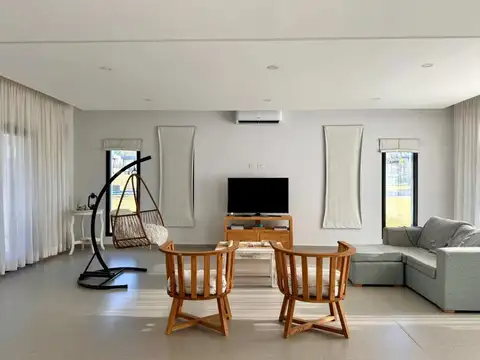 Casa en venta 4 amb. Lagoon