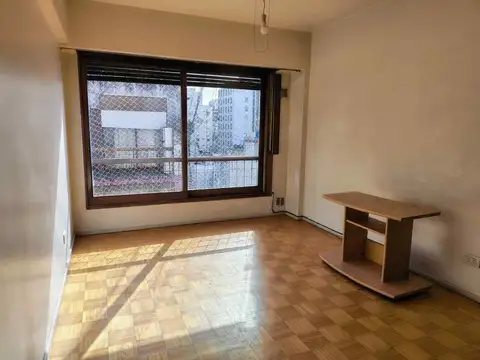 Monoambientes MUY  Luminoso Piso Alto Retiro Venta