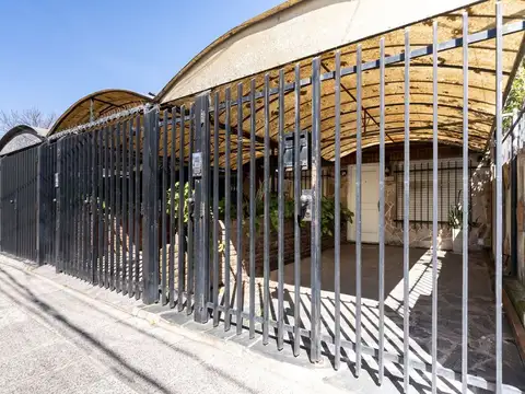 VENTA CASA 4 AMBIENTES PATIO COCHERA CARAPACHAY