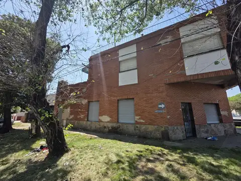 Casa 3 dormitorios con cochera - Las Delicias - Financiación - Permuta