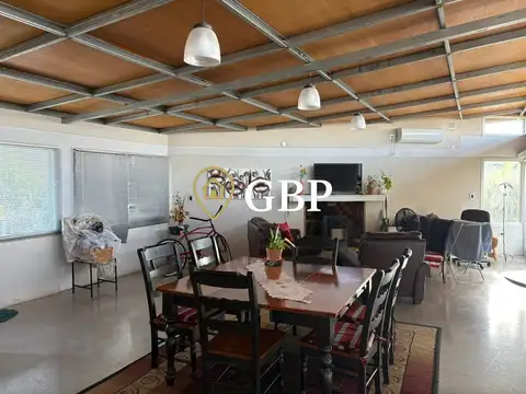 Casa en Venta con 2 cocheras