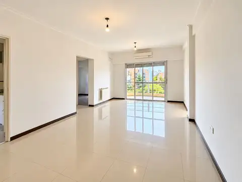 Semipiso 2 amb. c/ balcón y espacio guardacoche