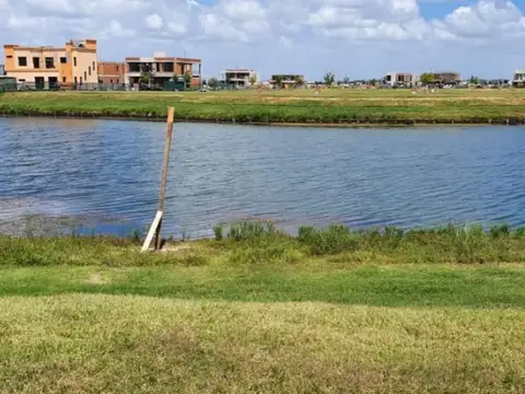 LOTE EN BARRIO AMARRAS DE ESCOBAR