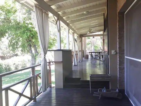 Excelentes vistas a espacios verdes. Casa en venta con renta sobre magnifico lote.