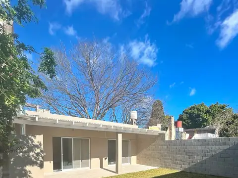 Casa 3 ambientes con 2 baños
