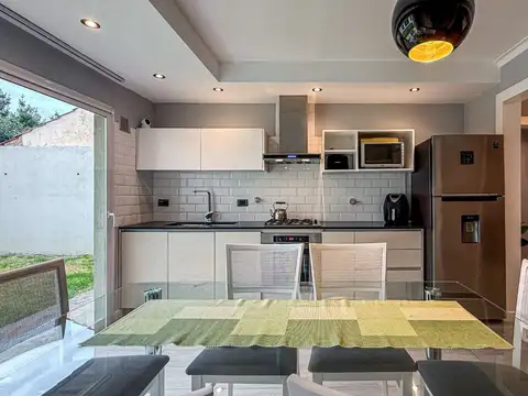 Casa 3 ambientes con 2 baños