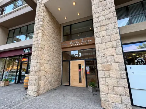 Oficina moderna en pleno centro de bariloche
