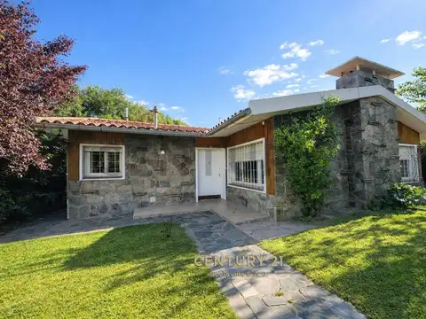 OPORTUNIDAD EN LA FALDA Chalet de 2 Dorm B° Villa Edén – Ubicación Inmejorable - Escritura - posesió