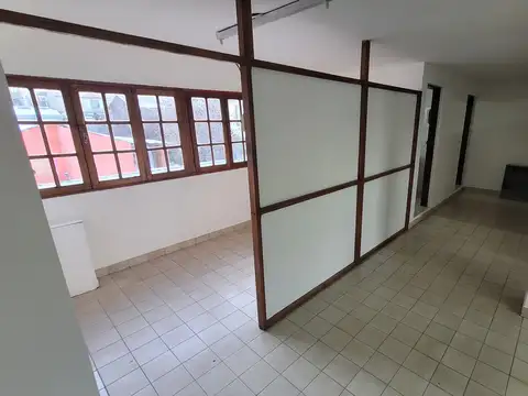 Gobernador Paz 600, Piso 1