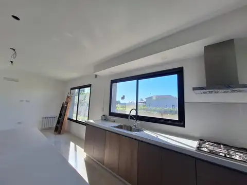 Casa en Venta con 3 cocheras