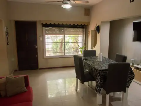 CASA DOS PLANTAS 4 AMB CASTELAR COCHERA