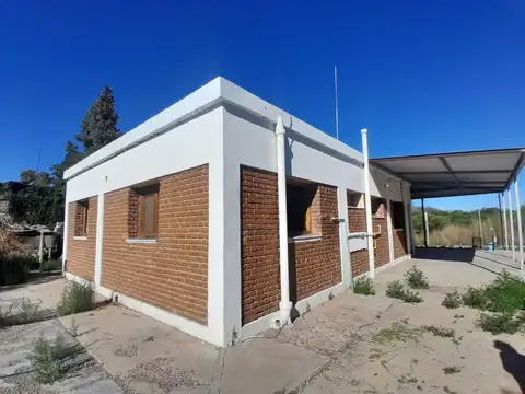Casa con Pileta. 2 habitaciones.Sup 2734m2.Caucete