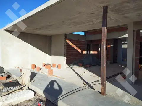 Casa 6 ambientes con 1 baño