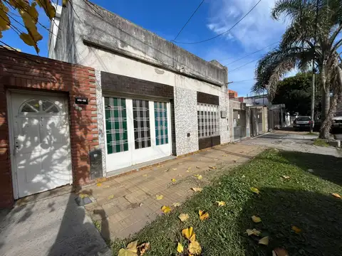 Venta en Block de casa de 3 y 2 ambientes
