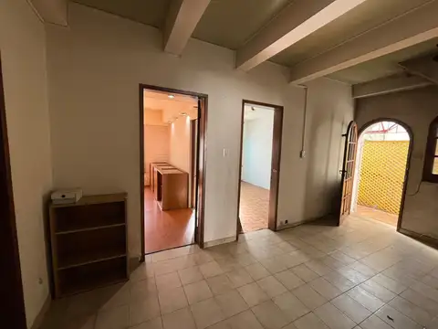Venta en Block de casa de 3 y 2 ambientes