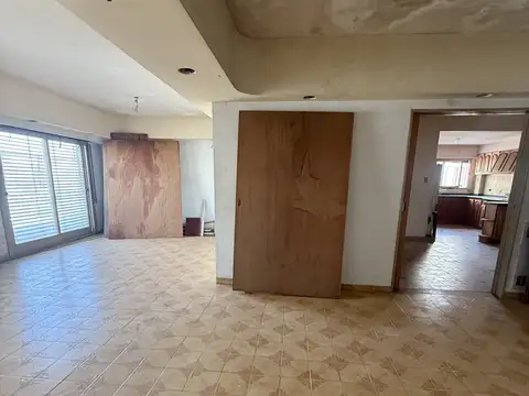 Semipiso de 6 ambientes a reciclar en Villa Pueyrredón