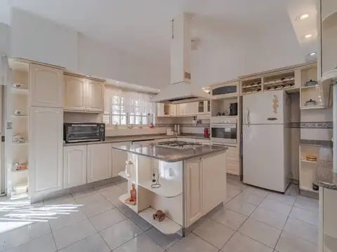 VENTA CASA 6 AMBIENTES CON JARDIN SANTOS LUGARES
